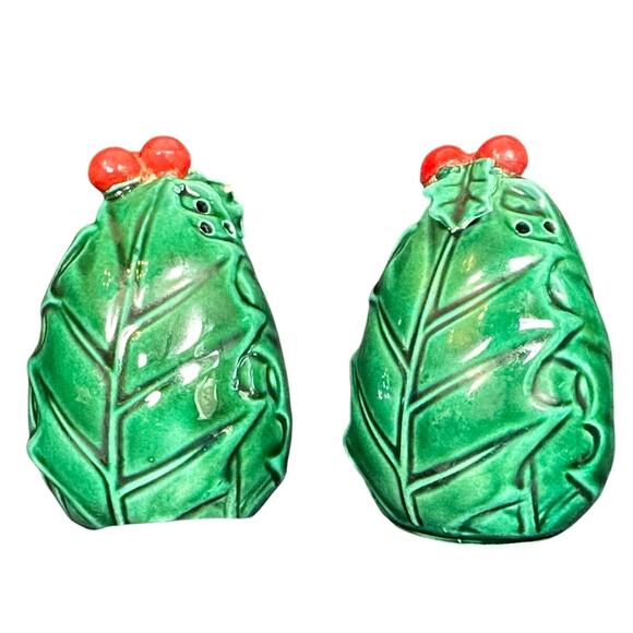 Lefton Holly Berry Vintage Salt and Pepper Shaker Set - Picture 3 of 5